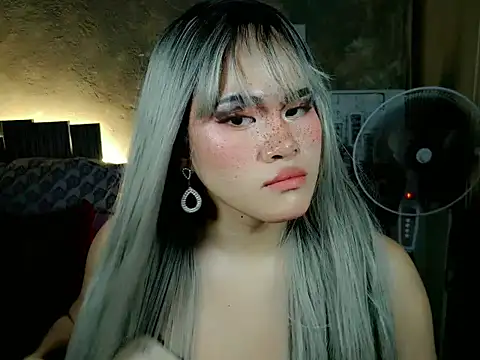 YllanaAltheaXxX online show from April 22, 4:52 pm