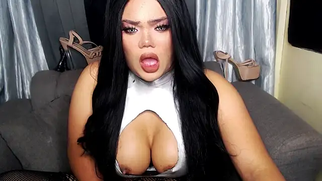 Snapshot of 10inchs_Maxie chatting on November 16, 7:30 pm 10inchs Maxie online show from November 16, 7:30 pm