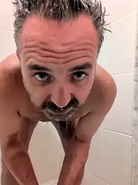 Snapshot of cloudymatt chatting on September 9, 1:54 pm cloudymatt online show from September 9, 1:54 pm