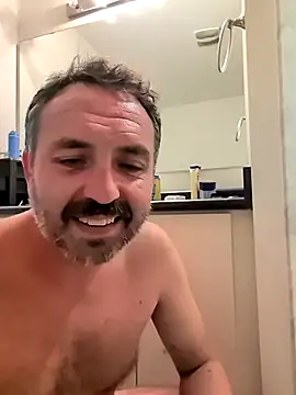 Snapshot of cloudymatt chatting on September 24, 8:39 am cloudymatt online show from September 24, 8:39 am