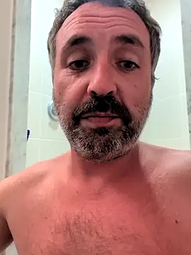 Snapshot of cloudymatt chatting on October 11, 9:02 pm cloudymatt online show from October 11, 9:02 pm