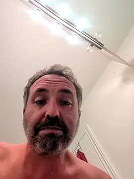 Snapshot of cloudymatt chatting on October 12, 11:42 am cloudymatt online show from October 12, 11:42 am