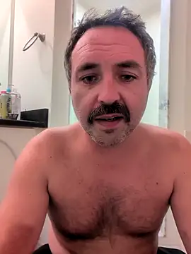 Snapshot of cloudymatt chatting on October 18, 4:48 am cloudymatt online show from October 18, 4:48 am