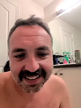 Snapshot of cloudymatt chatting on November 1, 8:05 am cloudymatt online show from November 1, 8:05 am