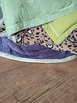 Snapshot of kami18xxx chatting on September 12, 2:11 am kami18xxx online show from September 12, 2:11 am