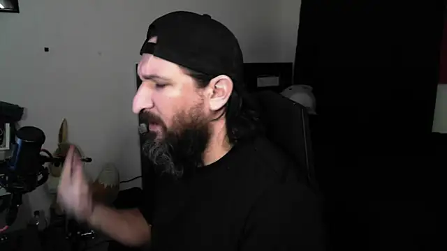 Snapshot of DevilPup75_ chatting on May 18, 7:47 am DevilPup75 online show from May 18, 7:47 am
