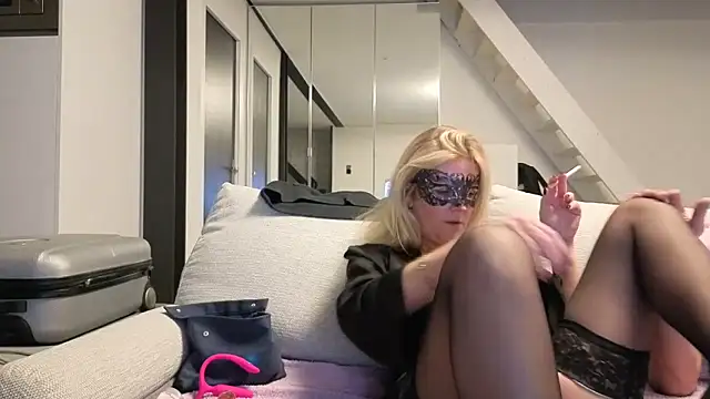 bellemasquer online show from February 22, 9:57 pm