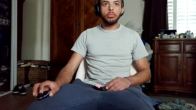 DERTYLAY online show from April 27, 9:57 pm