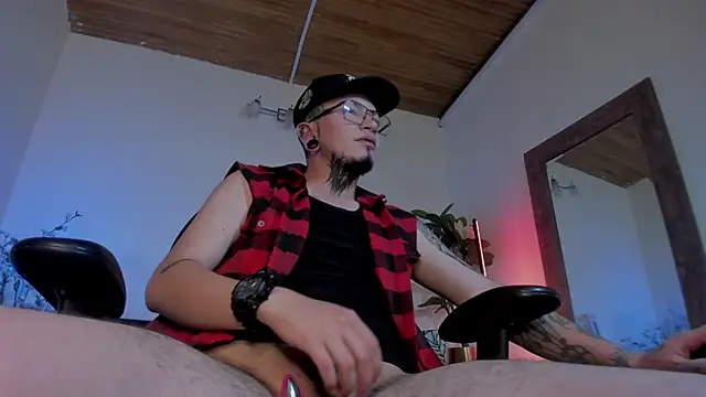 tyler jones  online show from March 16, 3:45 am