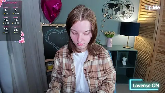 Snapshot of Madelaineses chatting on September 23, 8:39 am Madelaineses online show from September 23, 8:39 am