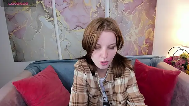 Snapshot of Madelaineses chatting on September 28, 8:42 am Madelaineses online show from September 28, 8:42 am