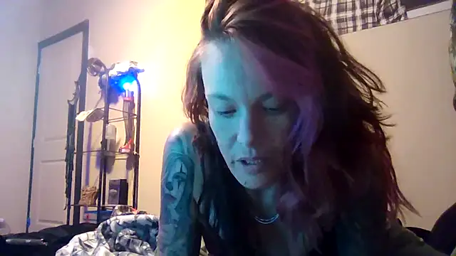 bratlipss online show from September 13, 2:11 am