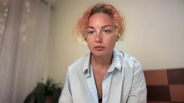 Reddgiirl online show from April 19, 6:21 pm