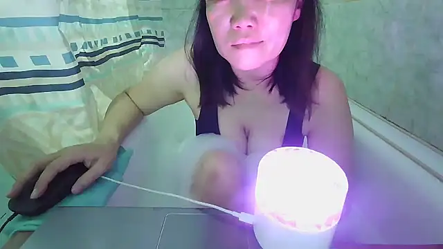 sakuradelreina online show from December 4, 8:23 am