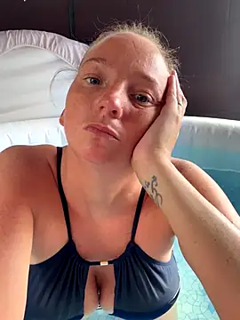 JustYourNormalCouple online show from September 16, 1:23 pm