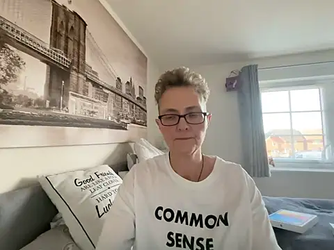 Curvy-Jinx online show from February 16, 8:43 am