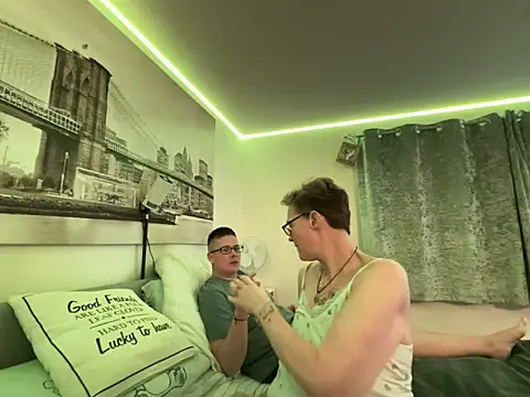 Curvy-Jinx online show from March 15, 8:15 pm