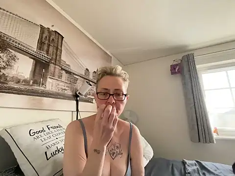 Curvy-Jinx online show from March 30, 7:42 am