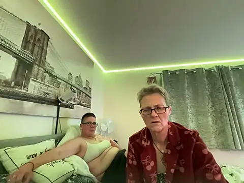 Curvy-Jinx online show from April 21, 8:01 pm