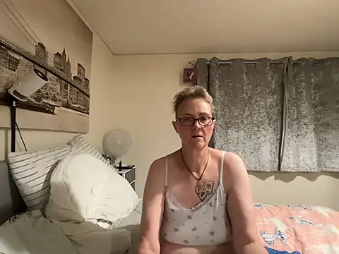 Curvy-Jinx online show from July 7, 8:46 pm