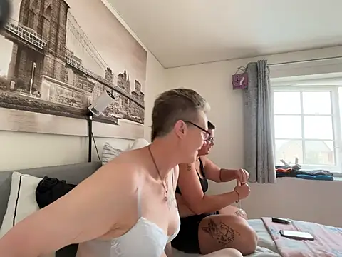 Curvy-Jinx online show from July 14, 12:00 pm