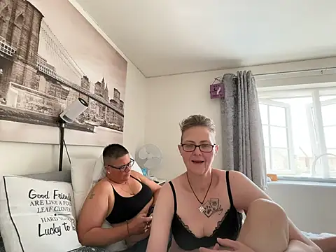 Curvy-Jinx online show from July 21, 11:01 am