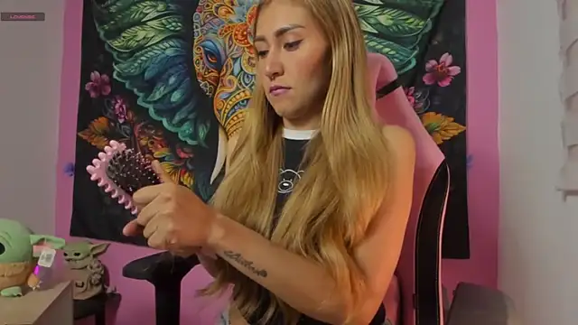 Snapshot of Alice_VIP chatting on November 27, 1:40 am Alice VIP online show from November 27, 1:40 am