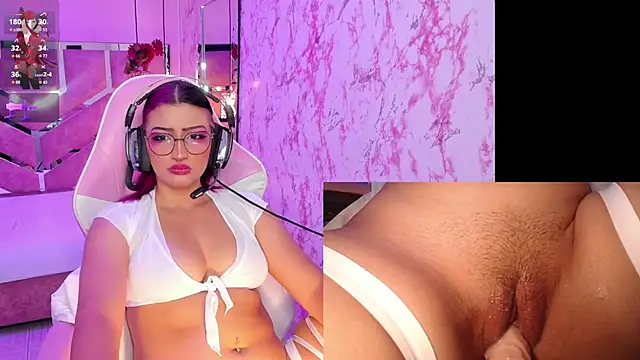 Snapshot of AriaNova_ chatting on October 19, 1:12 pm AriaNova  online show from October 19, 1:12 pm