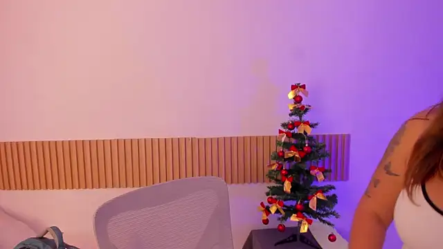 OliviaSweett online show from December 14, 7:07 pm