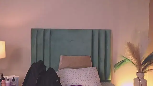 LunaAspen  online show from April 21, 5:50 pm