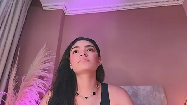 LunaAspen  online show from April 22, 6:20 pm