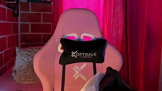 MelanyOconner online show from October 28, 4:31 pm