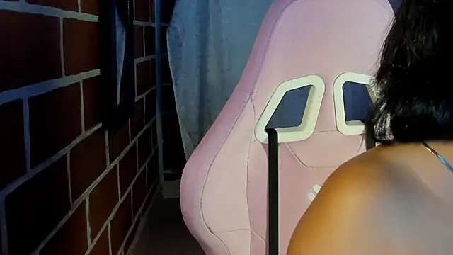 MelanyOconner online show from April 23, 2:08 pm