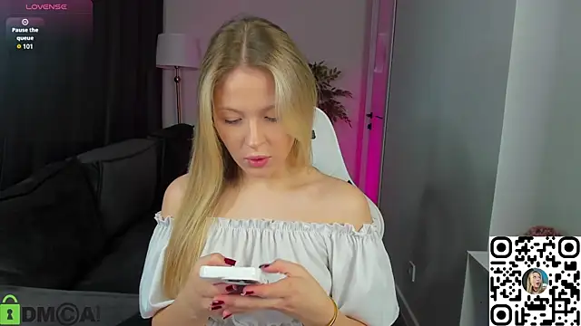 Snapshot of Margo-pvt chatting on November 15, 1:03 am Margo-pvt online show from November 15, 1:03 am