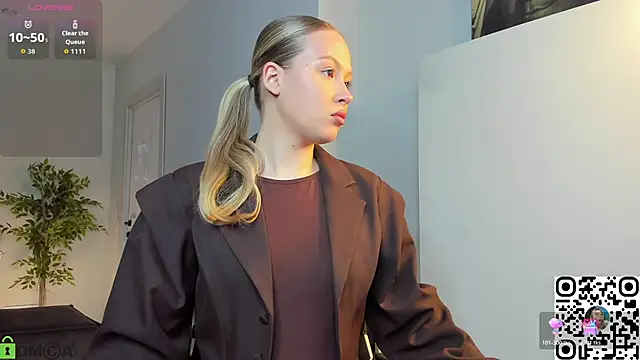 Snapshot of Margo-pvt chatting on November 29, 12:57 am Margo-pvt online show from November 29, 12:57 am