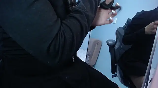 victoria hernandez t  online show from November 19, 1:11 pm