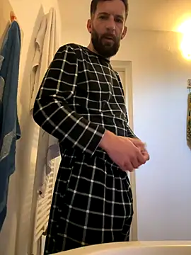 Snapshot of Michel_huge chatting on December 15, 6:28 am Michel huge online show from December 15, 6:28 am