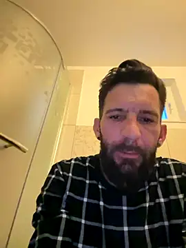 Snapshot of Michel_huge chatting on December 18, 5:57 am Michel huge online show from December 18, 5:57 am