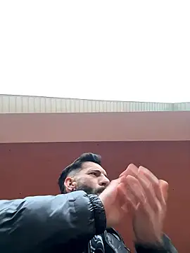 Snapshot of Michel_huge chatting on January 7, 6:38 am Michel huge online show from January 7, 6:38 am