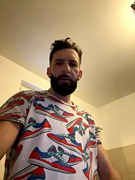 Snapshot of Michel_huge chatting on January 9, 6:05 am Michel huge online show from January 9, 6:05 am