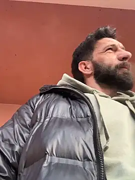 Snapshot of Michel_huge chatting on February 24, 6:00 am Michel huge online show from February 24, 6:00 am