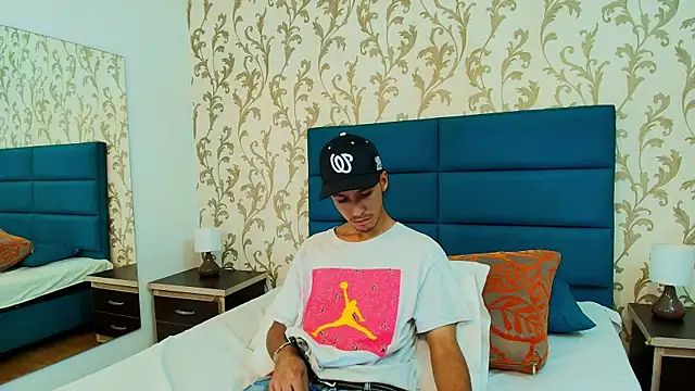 Marcus Jeron online show from September 25, 3:32 am