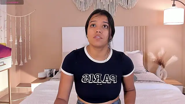 Camila Bustamante online show from April 19, 1:43 pm