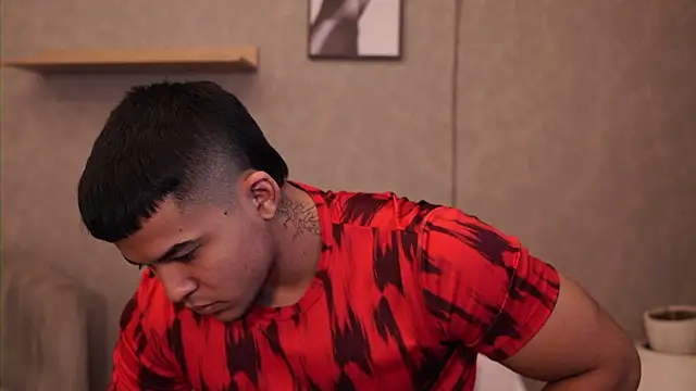 Thiago Valente online show from April 13, 1:16 pm