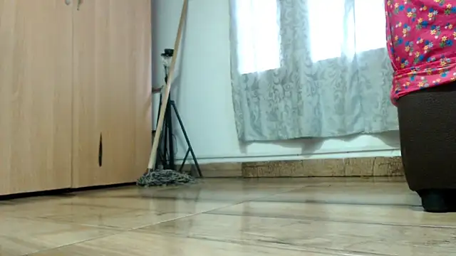 sarah aguilar online show from April 18, 7:58 pm