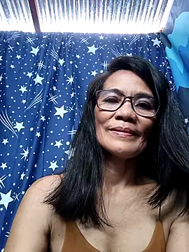 Snapshot of ImYourWoman_55 chatting on August 6, 5:09 am ImYourWoman 55 online show from August 6, 5:09 am