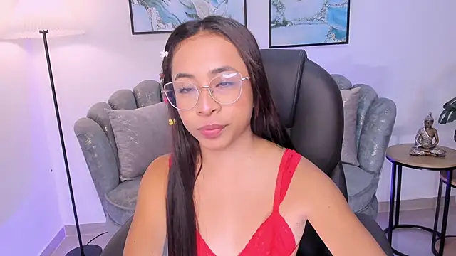 Snapshot of July_Adams chatting on December 1, 5:12 am July Adams online show from December 1, 5:12 am