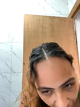 Snapshot of Chloe_Leaozinho chatting on November 4, 6:18 pm Chloe Leaozinho online show from November 4, 6:18 pm