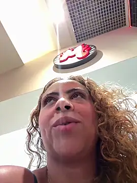 Chloe Leaozinho online show from March 8, 6:23 pm