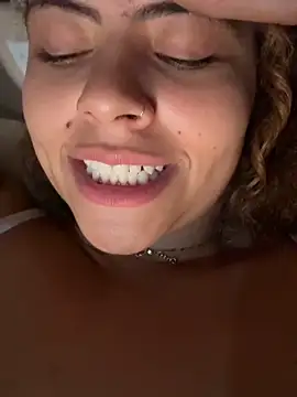 Chloe Leaozinho online show from May 16, 12:18 am